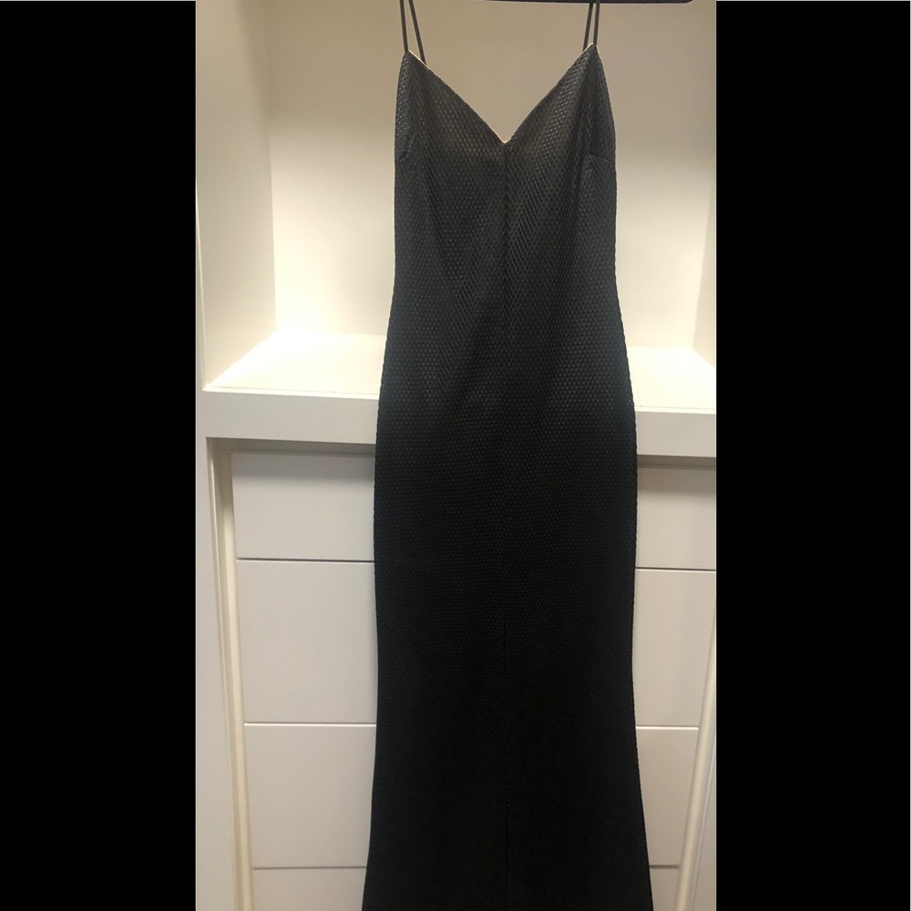 La petit garçon black gown